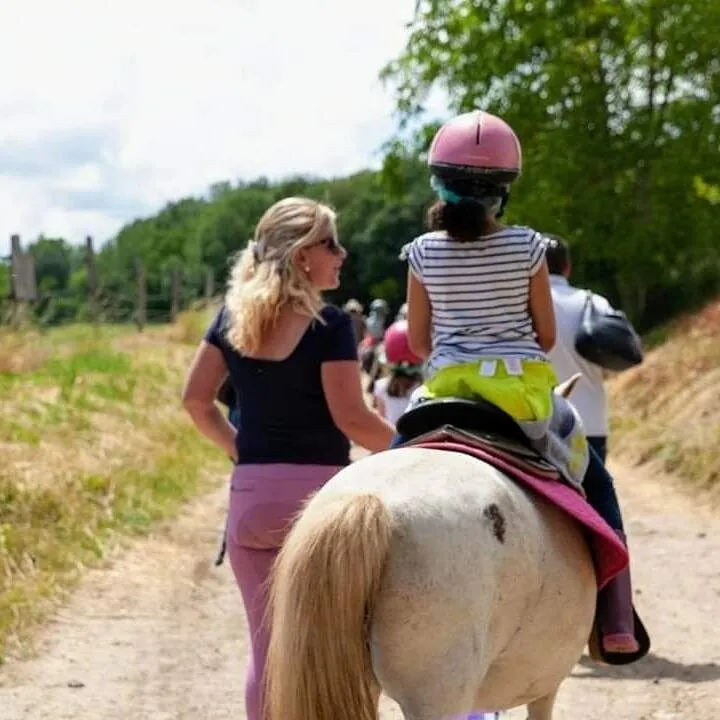 Balade à poney sur nos chemins, entre cavaliers